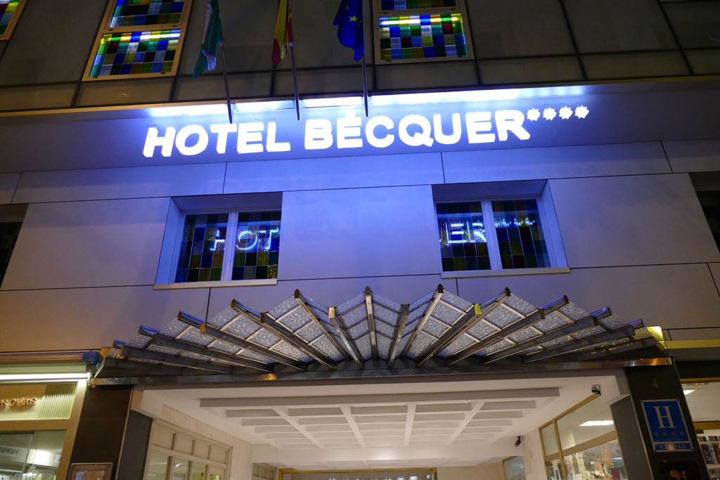 Fachada Hotel Becquer