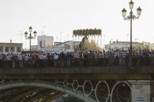 La Estrella atraviesa el puente
