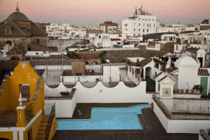 Terraza-Piscina-Bar del hotel Las Casas de la Judería de Sevilla