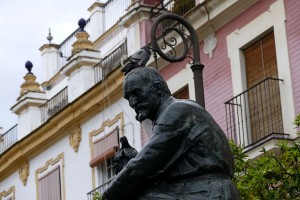 estatua martinez montanes plaza salvador sevilla
