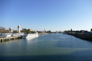 Puerto Sevilla rio Guadalquivir