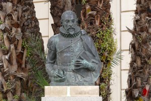 estatua miguel cervantes entrecarceles sevilla