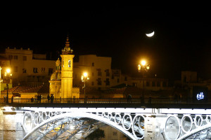 capilla carmen puente triana noche sevilla