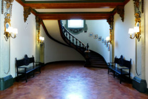 escalera pabellon portugal