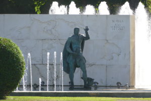 monumento juan sebastian elcano sevilla