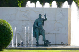 Monumento Juan Sebastian Elcano Sevilla