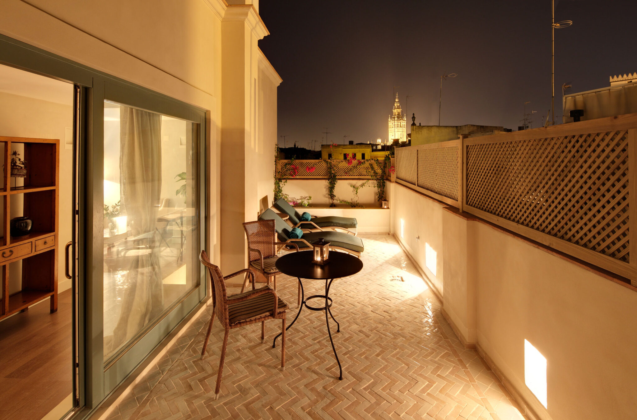 terraza hotel corral rey sevilla